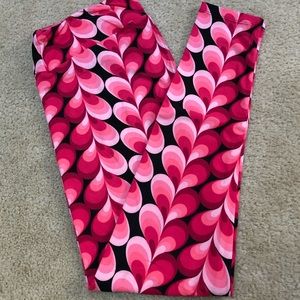 EUC, Tall and Curvy, LuLaRoe heart leggings